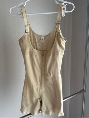 Yanna Post Liposuction Bodysuit L